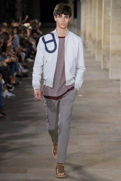 Look 11